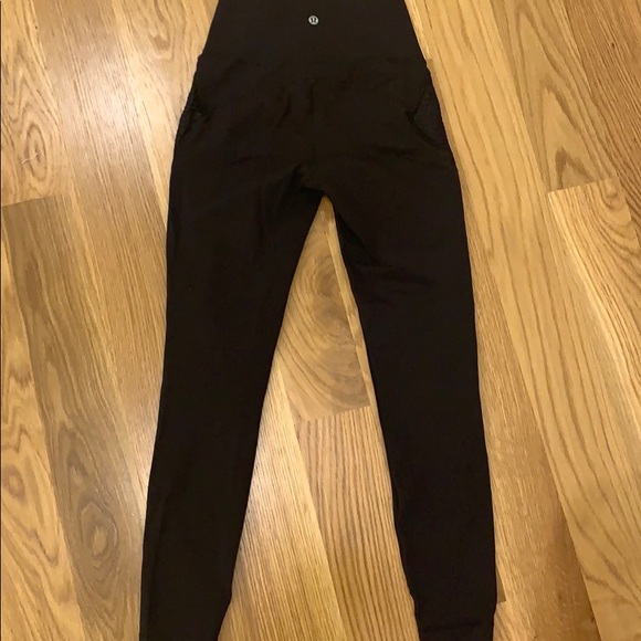 Lululemon wonder under high rise - Picture 3 of 4